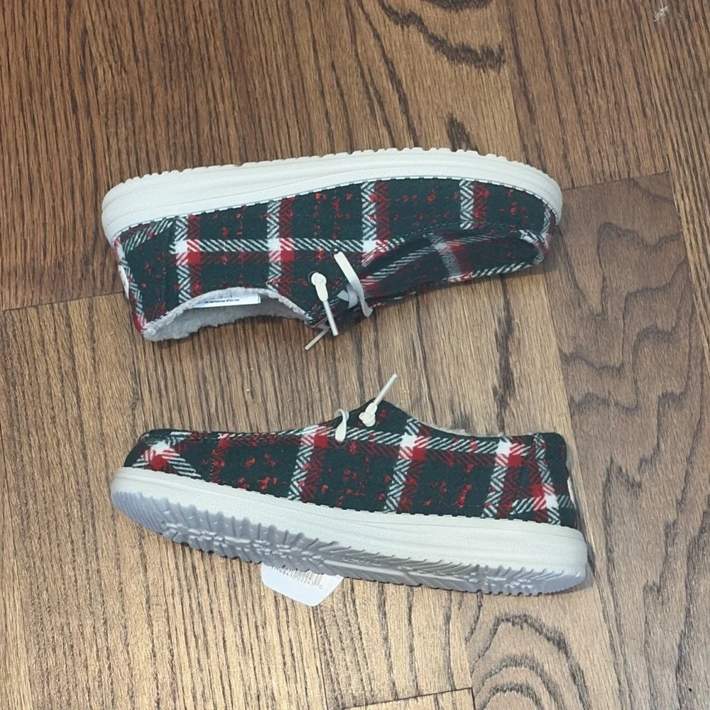 Hey Dude Wendy Confetti Plaid Lined Cozy Green White Red Shoes Women's Size 7